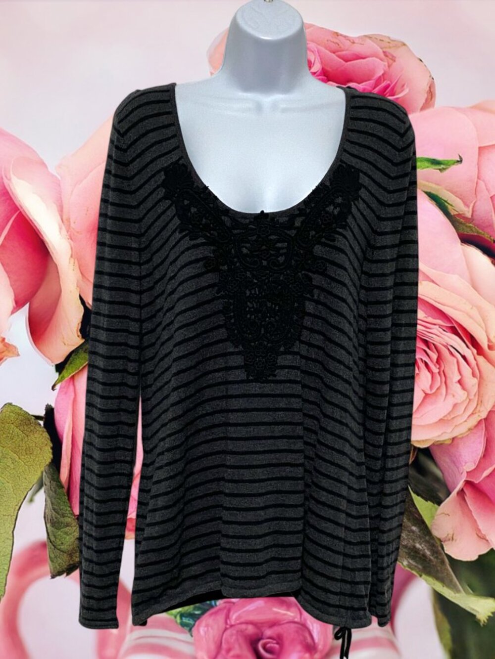 Promod-Women's Medium Pullover Long Sleeve Top Embroidered V-Neckline Striped